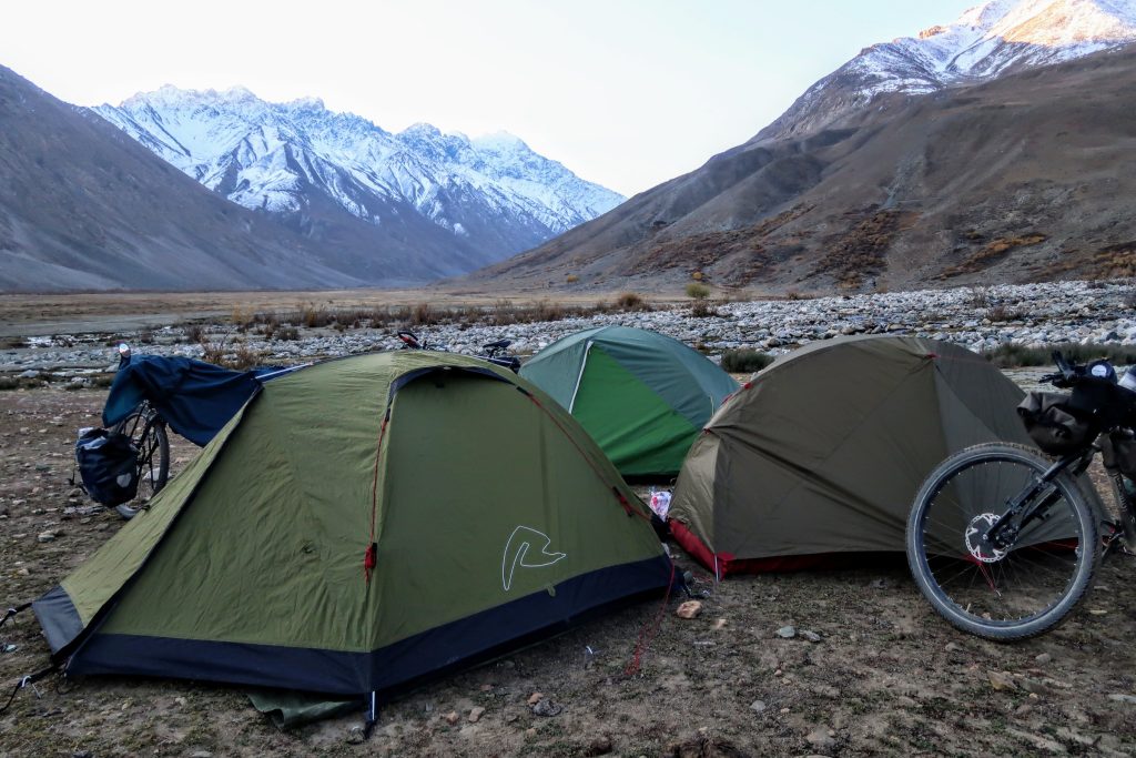 Acampar cuando viajas acompañado Acampar cuando viajas acompañado